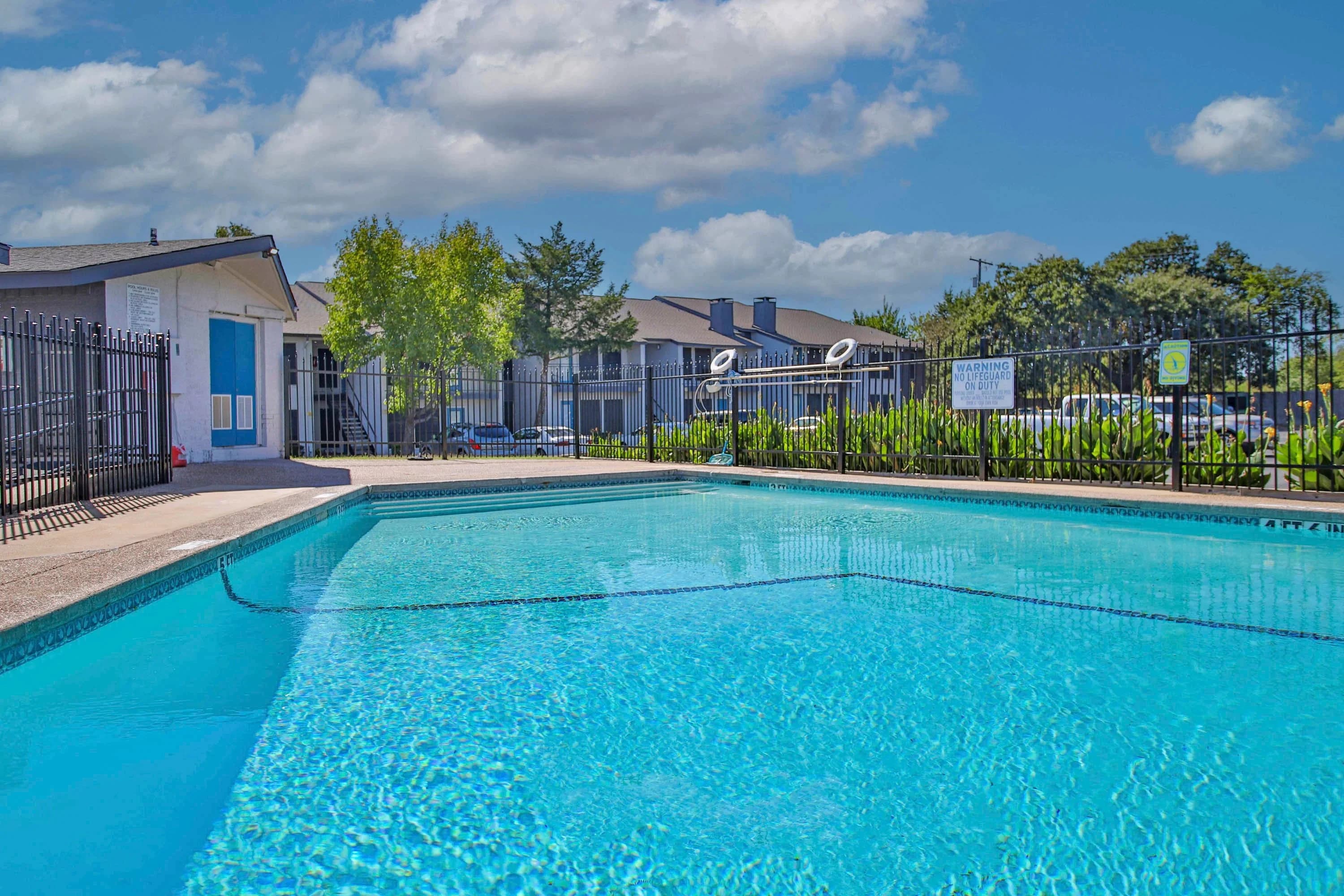 Resort style swimming pool at Parks on Taylor apartments