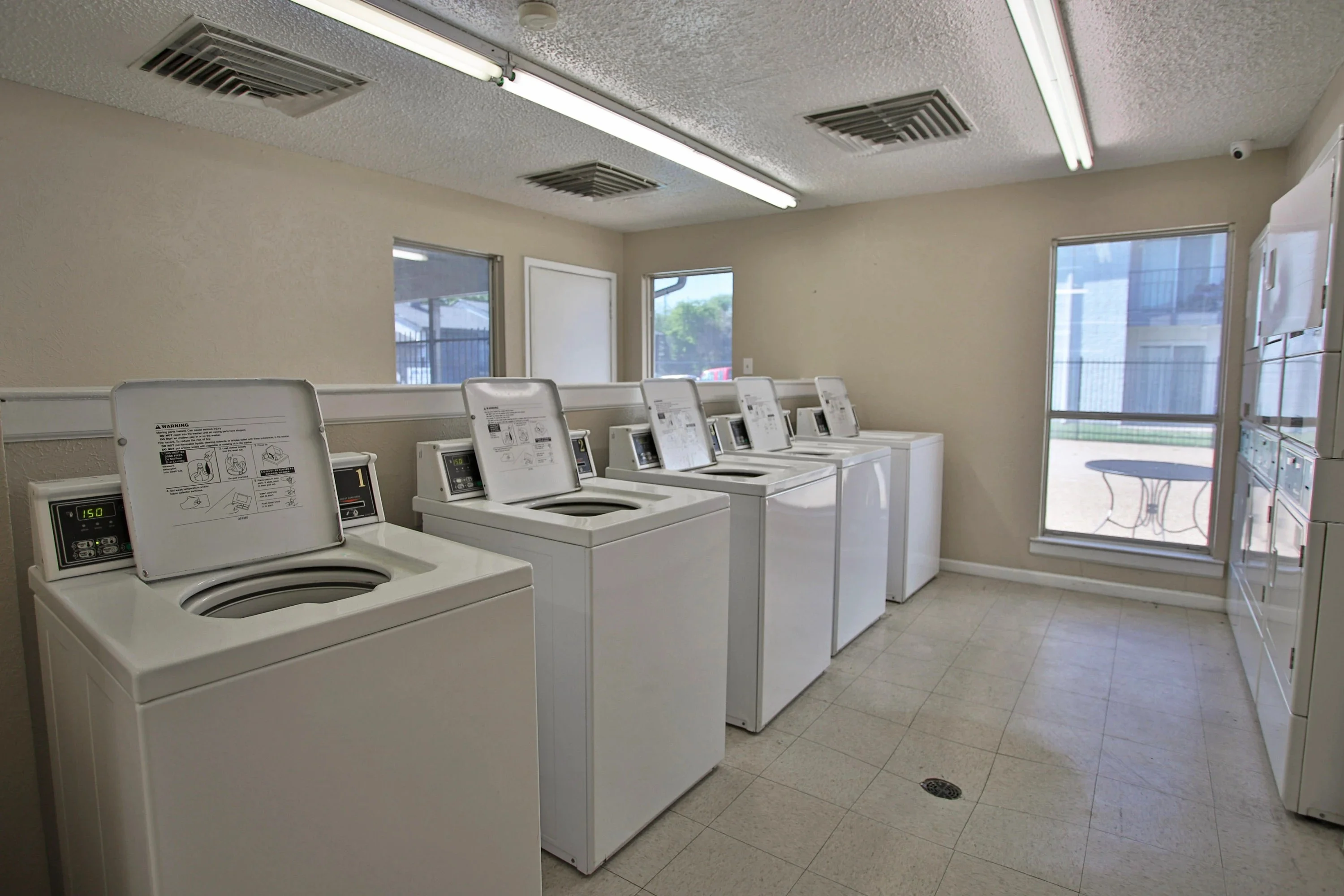 The Parks on Taylor Apartments  Apartment resort-style swimming pool 