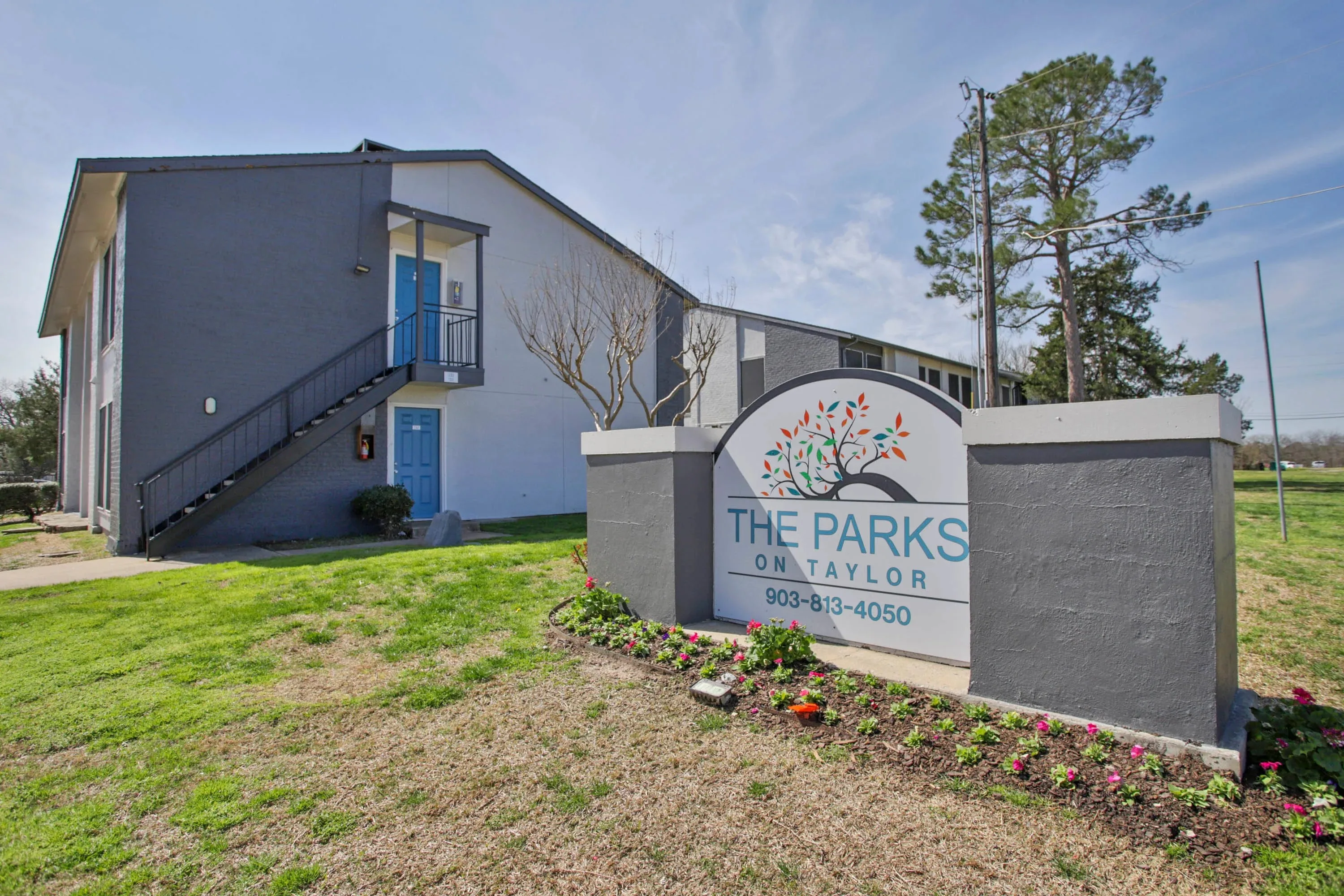 Community entrance signage at Parks on Taylor apartments